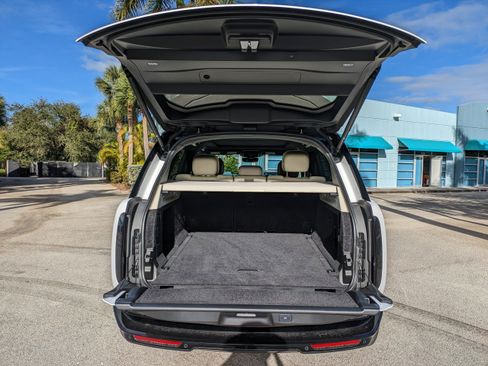 Used 2023 Land Rover Range Rover SE image 12