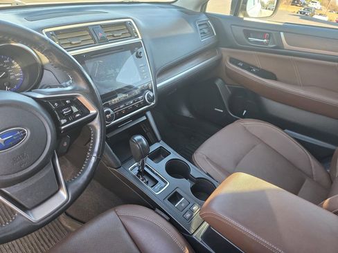 Used 2018 Subaru Outback 2.5i Touring w/ Popular Package #3 image 19