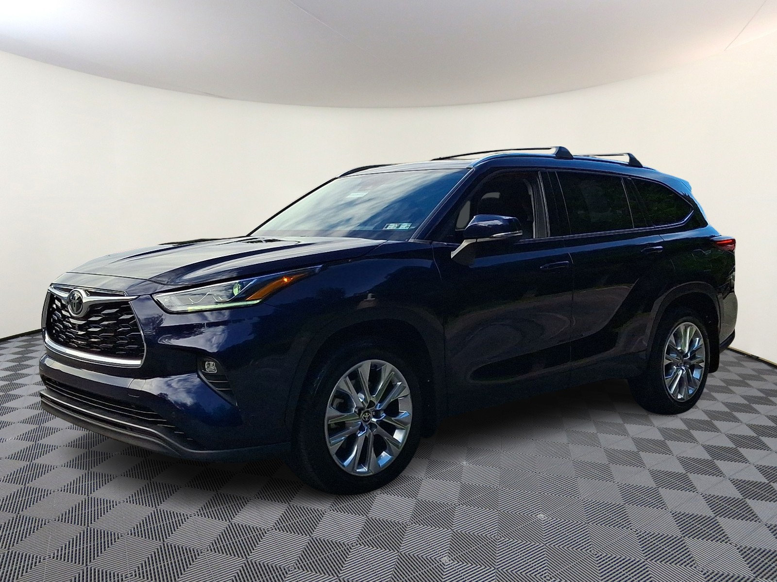 Used 2022 Toyota Highlander Limited AWD/4WD image 3