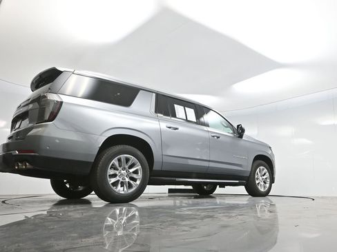 Used 2025 Chevrolet Suburban Premier image 73