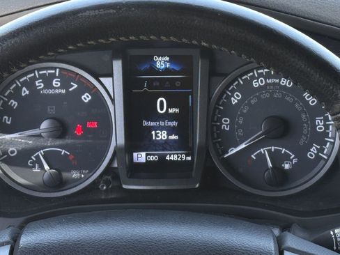 Used 2021 Toyota Tacoma TRD Off-Road image 16