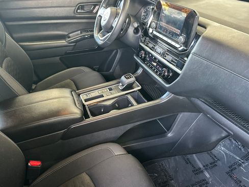 Used 2024 Nissan Pathfinder SV w/ SV Premium Package FWD image 16