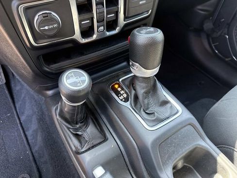 Used 2022 Jeep Wrangler Unlimited Sport image 26