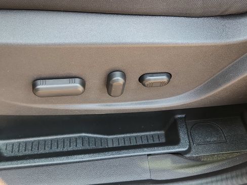 Used 2017 Ford C-MAX SE w/ Cold Weather Package FWD image 10
