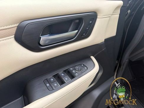 Used 2025 Nissan Armada Platinum RWD image 9