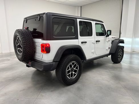 Used 2024 Jeep Wrangler Unlimited Rubicon AWD/4WD image 9