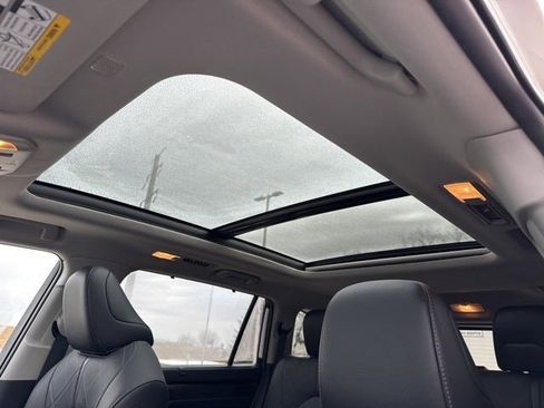 Certified 2021 Toyota Highlander Platinum image 28
