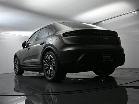 Certified 2025 Porsche Macan Electric image 47