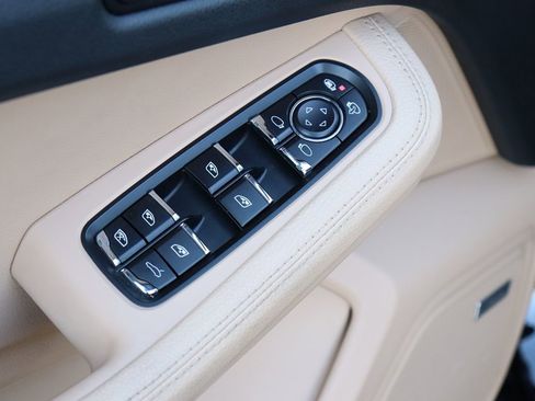 Used 2020 Porsche Macan image 47