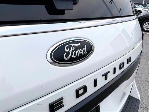 Used 2022 Ford Expedition Max Limited image 32
