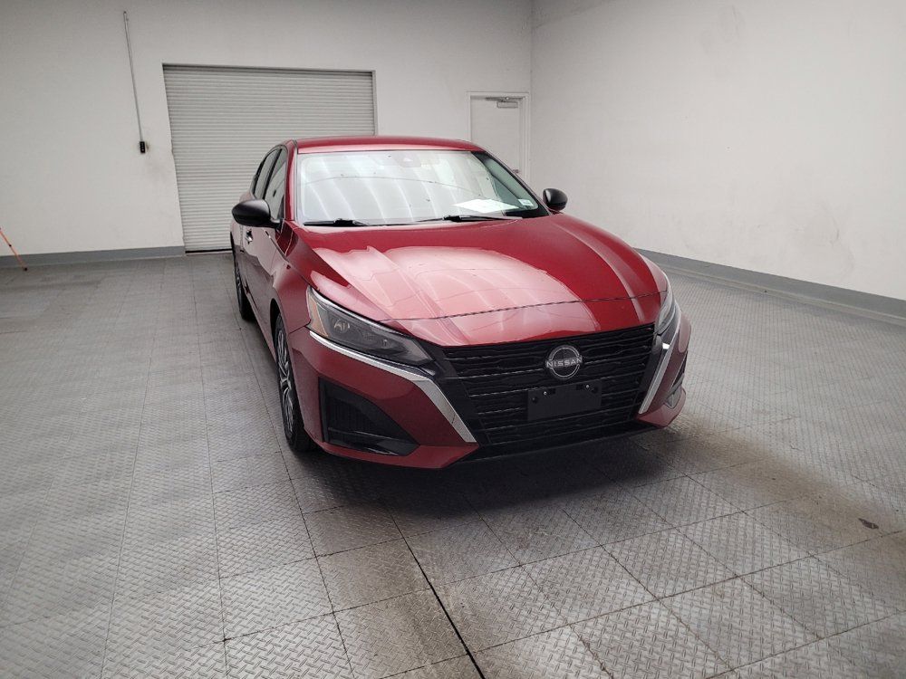 Used 2025 Nissan Altima 2.5 SV FWD image 14