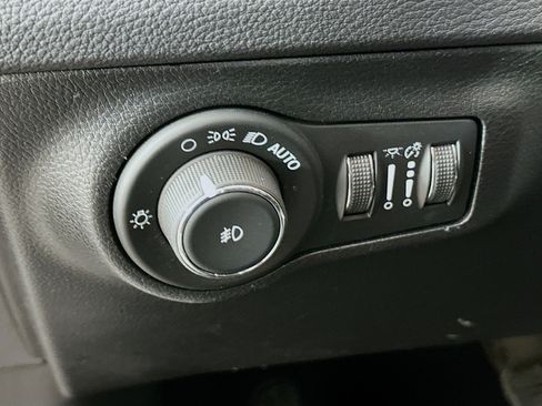 Used 2021 Jeep Compass Latitude FWD image 16