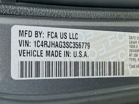 Certified 2025 Jeep Grand Cherokee Laredo X w/ Luxury Tech Group I AWD/4WD image 41