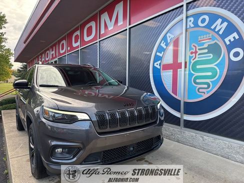 Used 2023 Jeep Cherokee Altitude Lux image 1