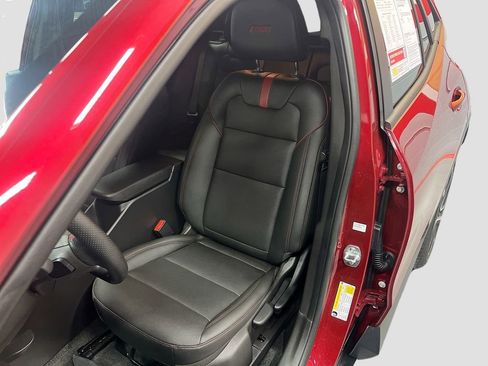 Used 2025 Chevrolet Trax RS w/ Sunroof Package image 18