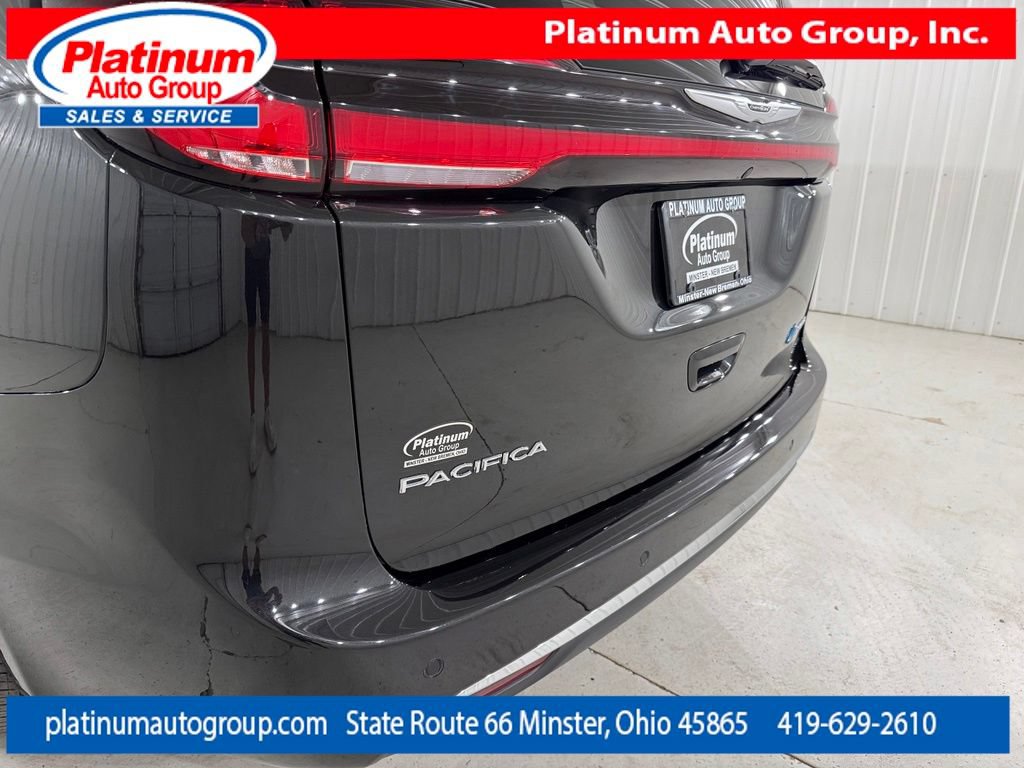 Used 2023 Chrysler Pacifica Limited FWD image 47