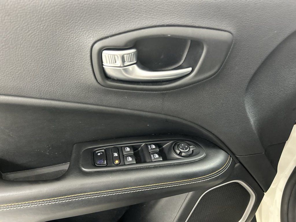 Used 2019 Jeep Compass Latitude w/ Popular Equipment Group AWD/4WD image 11