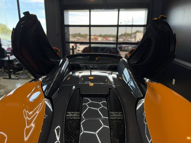 Used 2018 McLaren 570S Spider RWD image 20