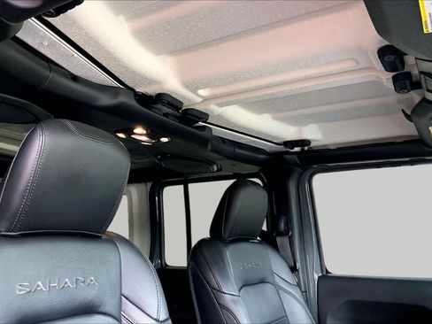 Used 2019 Jeep Wrangler Unlimited Sahara AWD/4WD image 14