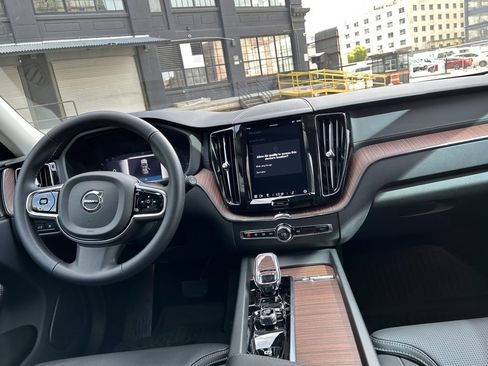 Certified 2024 Volvo XC60 T8 Ultimate w/ Protection Package Premier image 20