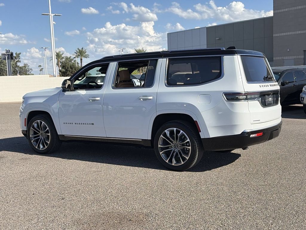 Used 2023 Jeep Grand Wagoneer Series III AWD/4WD image 9