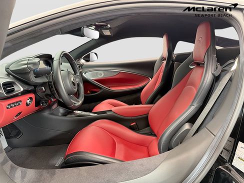Used 2023 McLaren Artura RWD image 11