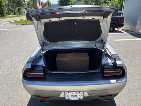 Used 2017 Dodge Challenger R/T Scat Pack RWD image 11