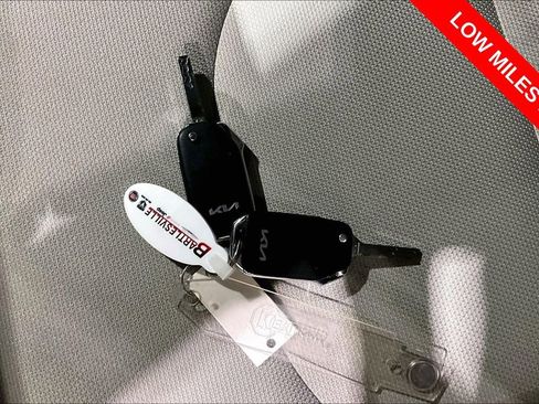 Used 2022 Kia Forte LXS w/ LXS Technology Package FWD image 9