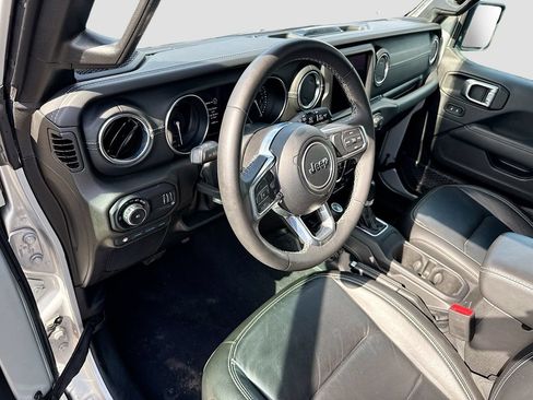 Used 2023 Jeep Wrangler Unlimited Sahara AWD/4WD image 10
