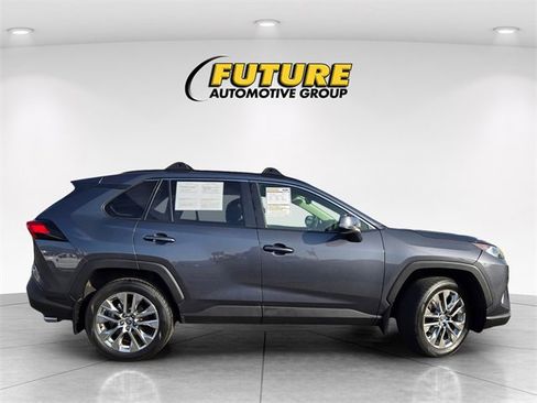 Used 2020 Toyota RAV4 XLE Premium image 3