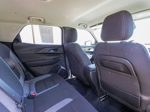 Used 2025 Chevrolet TrailBlazer LT AWD/4WD image 17