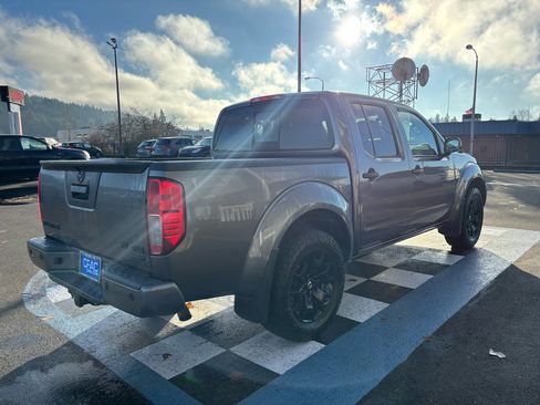 Used 2020 Nissan Frontier SV w/ Midnight Edition Floor Mats image 5