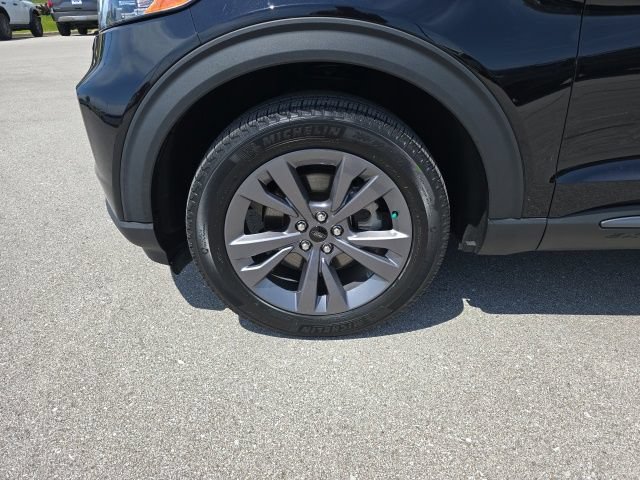 Certified 2023 Ford Explorer XLT w/ Equipment Group 202A AWD/4WD image 9