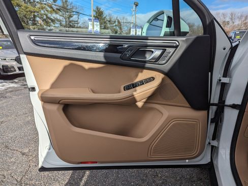 Used 2020 Porsche Macan image 11