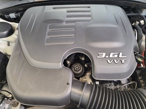 Used 2019 Chrysler 300 S AWD/4WD image 30