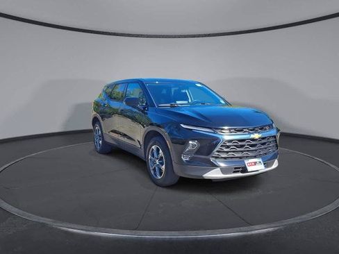 Used 2025 Chevrolet Blazer LT AWD/4WD image 2