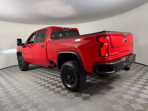 Used 2025 Chevrolet Silverado 2500 ZR2 w/ Technology Package AWD/4WD image 8