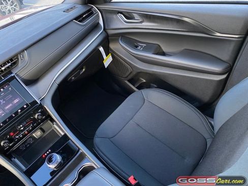 New 2025 Jeep Grand Cherokee Laredo X w/ Luxury Tech Group I image 15