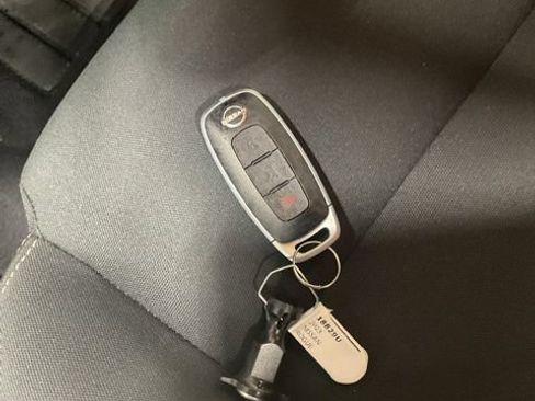 Used 2023 Nissan Rogue S AWD/4WD image 29