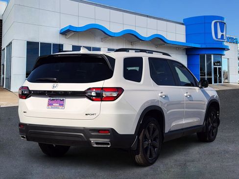 New 2025 Honda Pilot Sport image 5