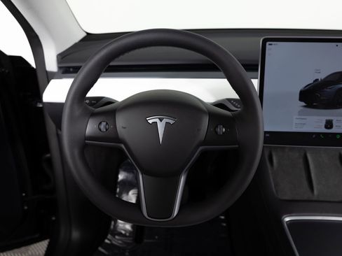 Used 2024 Tesla Model Y Long Range image 31