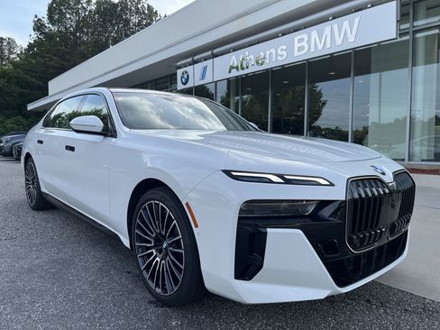 Certified 2025 BMW 740i w/ Premium Package RWD image 1