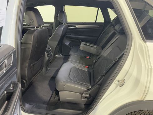 Used 2025 Volkswagen Atlas Cross Sport SE AWD/4WD image 21