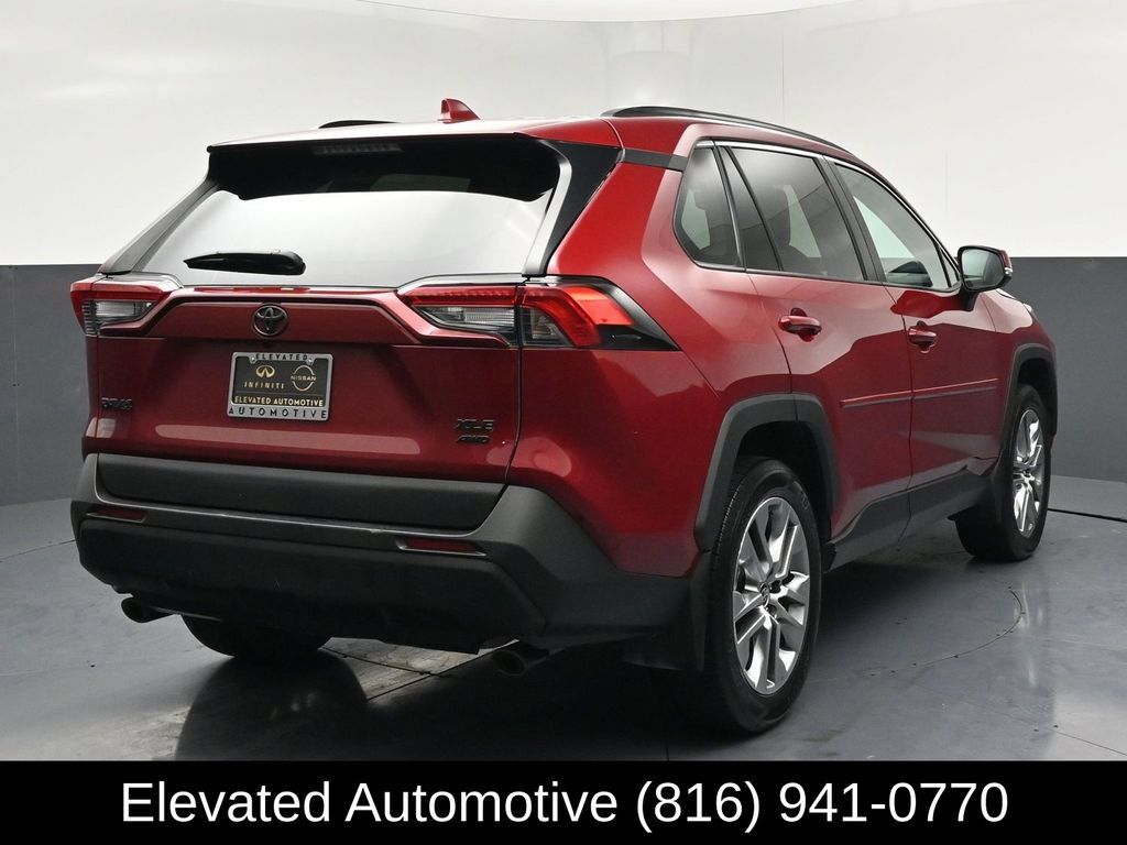 Used 2023 Toyota RAV4 XLE Premium AWD/4WD image 4