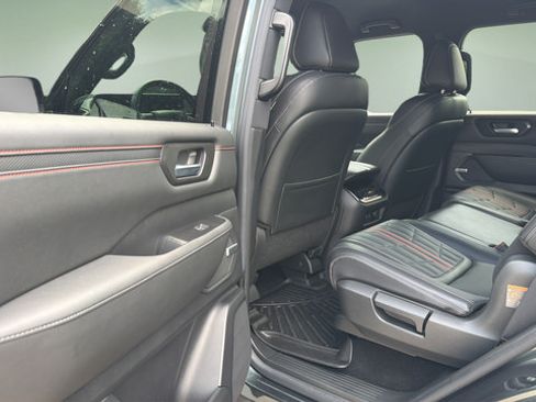 Used 2025 Nissan Armada PRO-4X AWD/4WD image 11