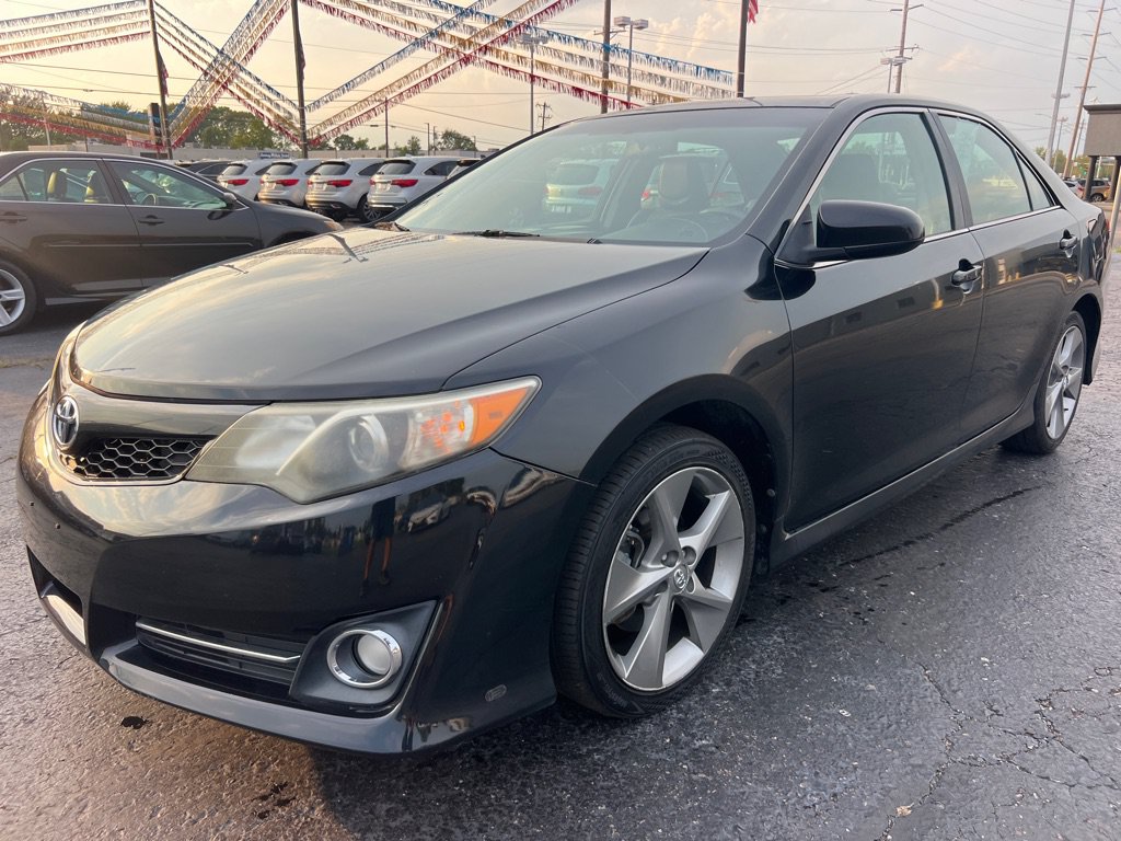 Used 2012 Toyota Camry SE w/ Leather Pkg FWD image 3