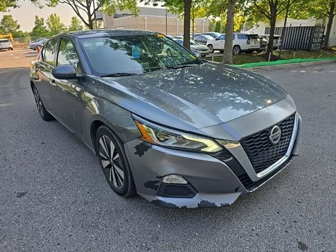 Used 2022 Nissan Altima 2.5 SV FWD image 2