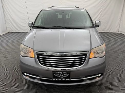 Used 2013 Chrysler Town & Country Touring-L w/ Driver Convenience Group FWD image 3