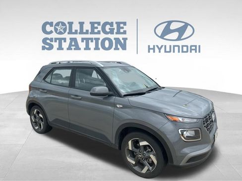Used 2022 Hyundai Venue SEL image 3