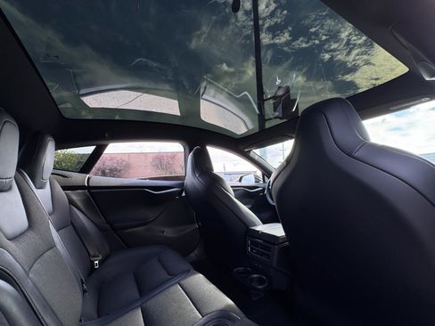 Used 2018 Tesla Model S 75D image 25